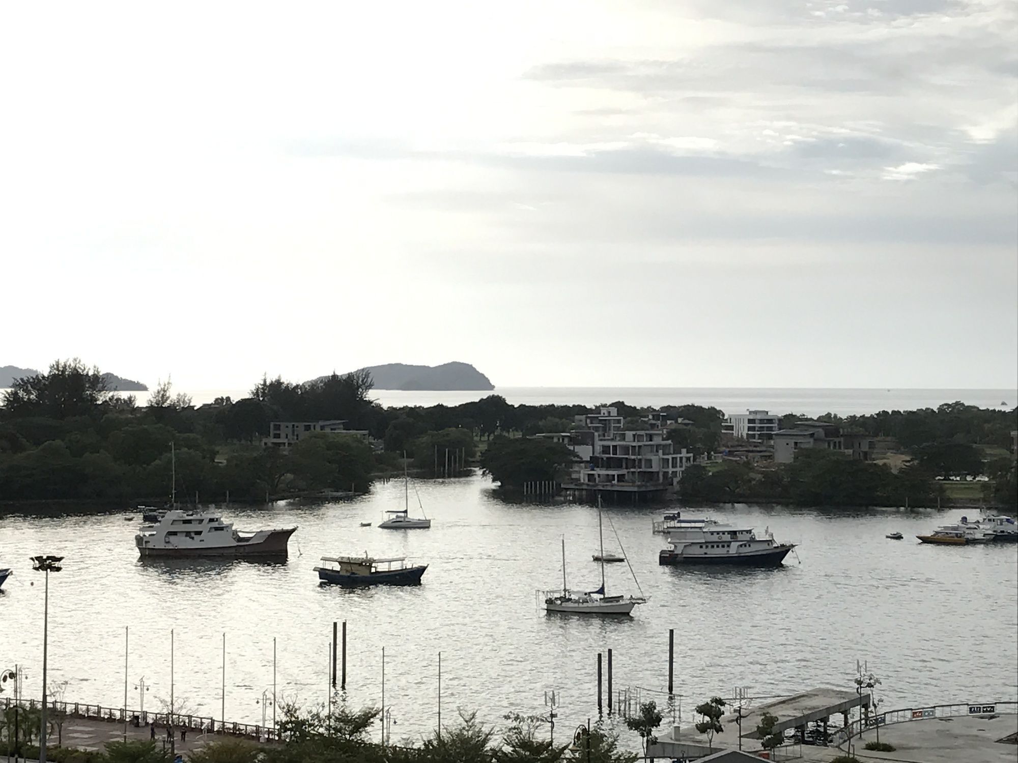 Sunset & Seaview Vacation Condos At Marina Court Resort Condo Kota Kinabalu Buitenkant foto